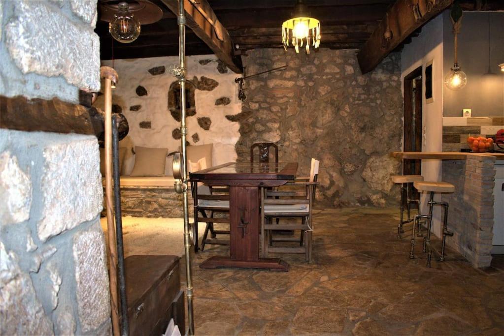 Villa Μικρή Πέτρινη Μεζονέτα 2 Lílaia Exterior foto